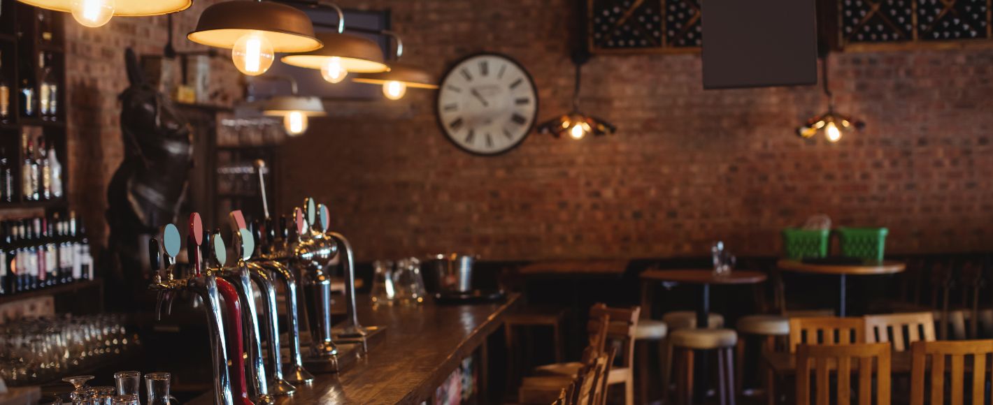 What are the best traditional pubs to visit in the UK?