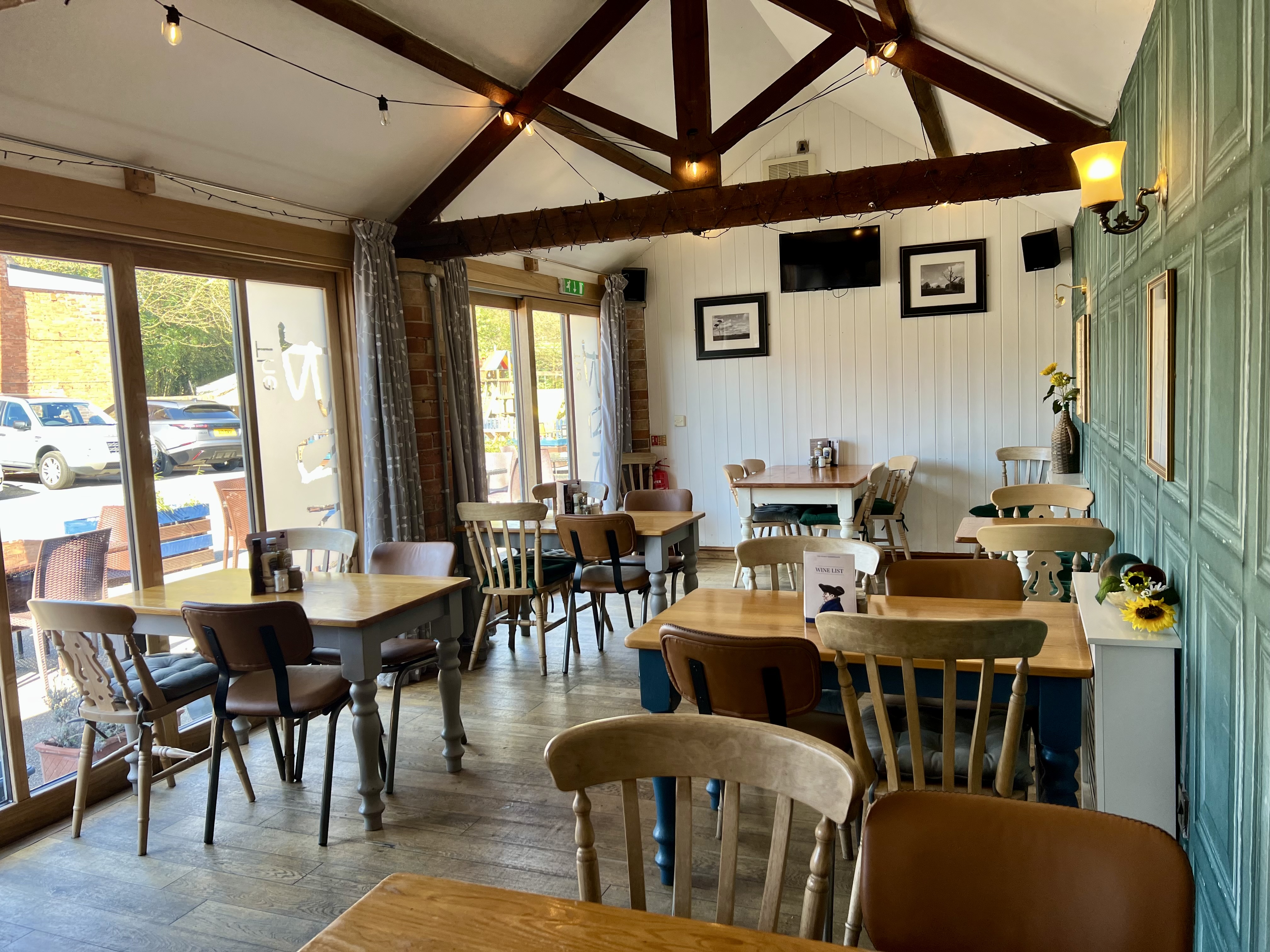 Lovely bright room at the Hearty Goodfellow