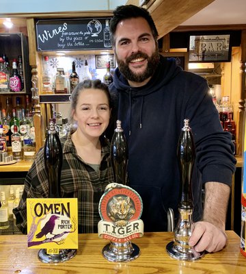 Amy and Joel Coach and Horses Markfield Business Owners.jpg